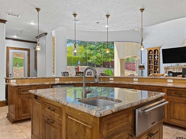 7105 Walden Dr, Tyler, TX 75703