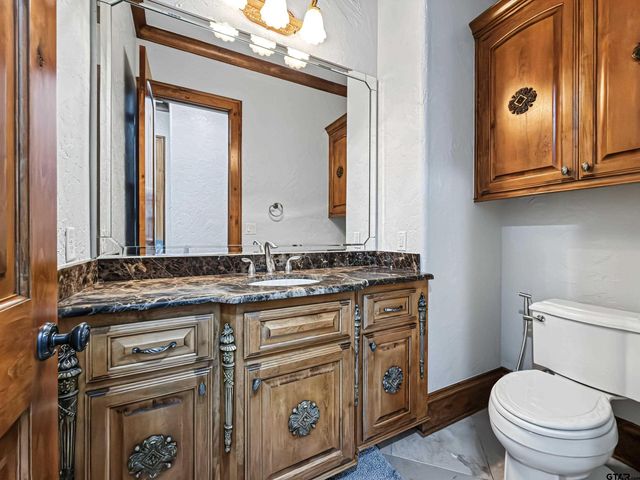7105 Walden Dr, Tyler, TX 75703