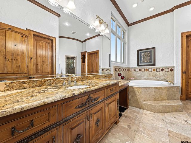 7105 Walden Dr, Tyler, TX 75703
