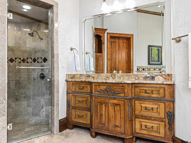 7105 Walden Dr, Tyler, TX 75703
