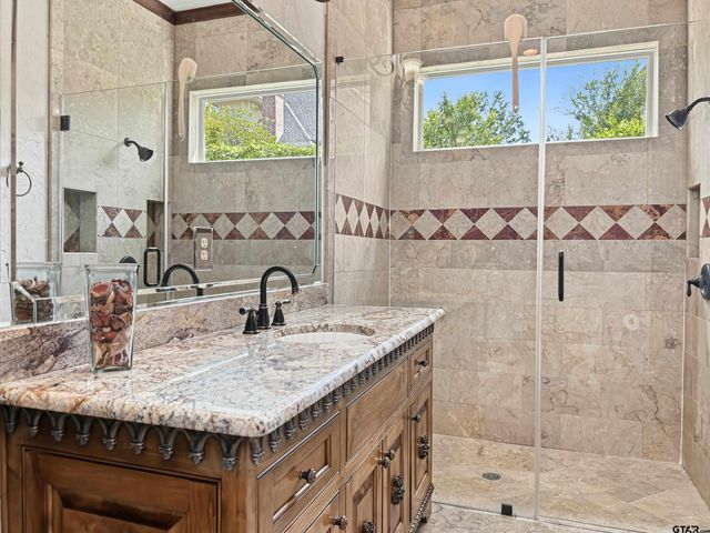 7105 Walden Dr, Tyler, TX 75703