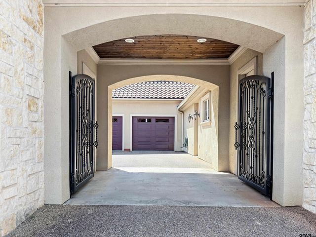 7105 Walden Dr, Tyler, TX 75703