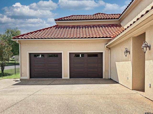 7105 Walden Dr, Tyler, TX 75703