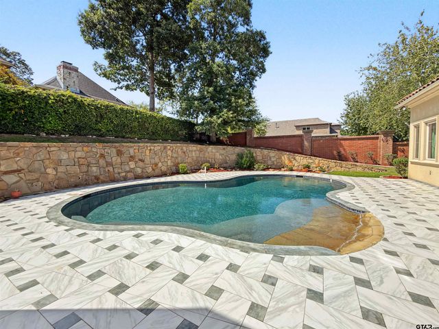 7105 Walden Dr, Tyler, TX 75703
