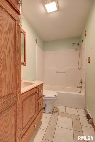 1356 SPRINGDALE Drive, Clinton, IA 52732