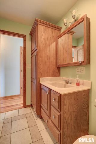 1356 SPRINGDALE Drive, Clinton, IA 52732