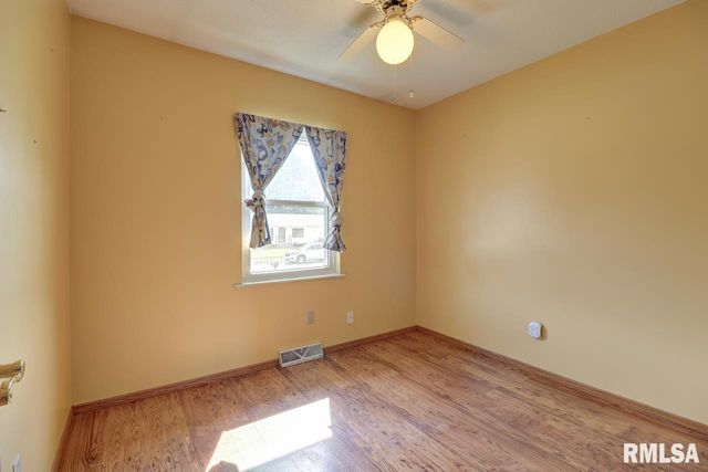 1356 SPRINGDALE Drive, Clinton, IA 52732