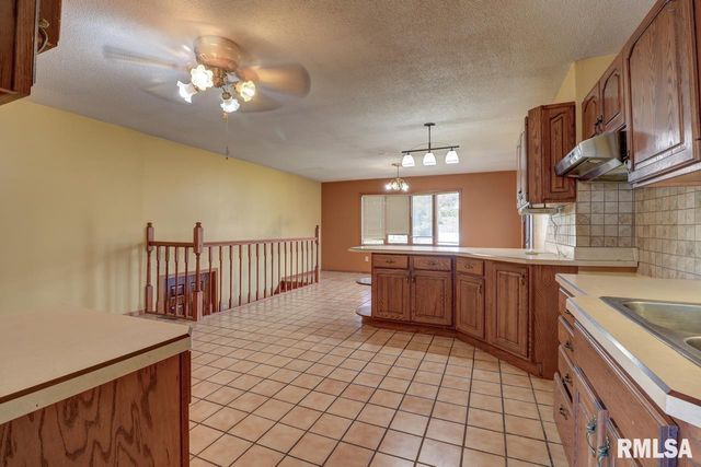 1356 SPRINGDALE Drive, Clinton, IA 52732