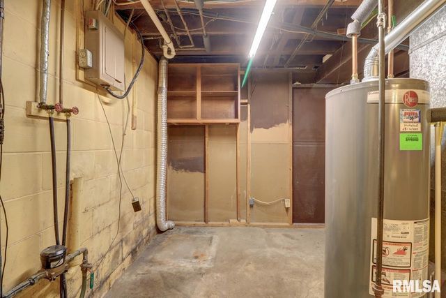 1356 SPRINGDALE Drive, Clinton, IA 52732