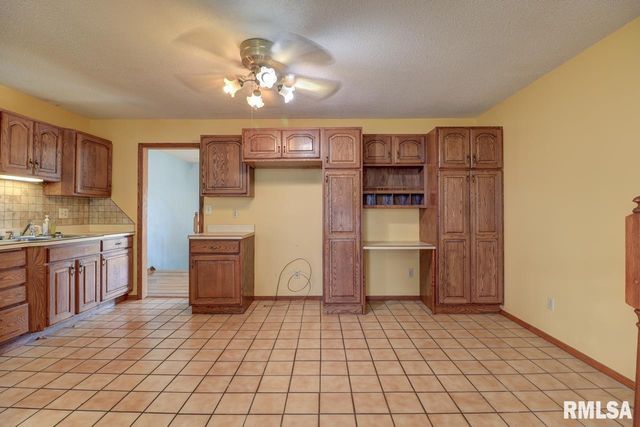 1356 SPRINGDALE Drive, Clinton, IA 52732