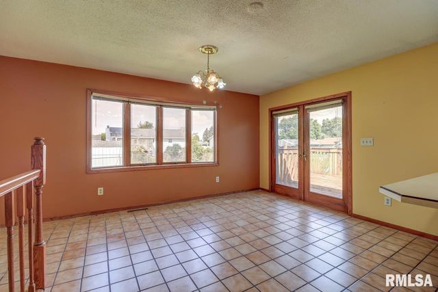 1356 SPRINGDALE Drive, Clinton, IA 52732