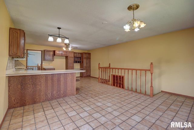 1356 SPRINGDALE Drive, Clinton, IA 52732