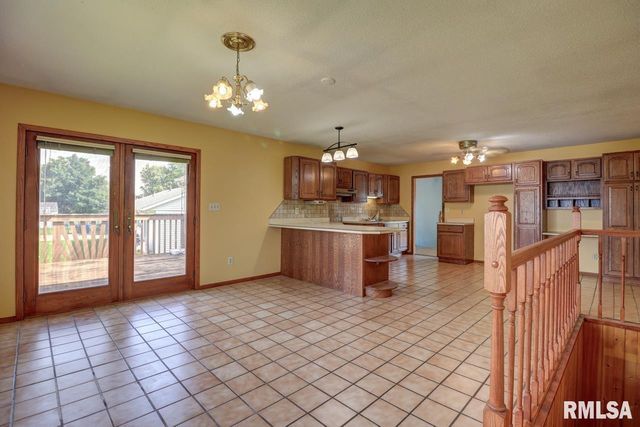 1356 SPRINGDALE Drive, Clinton, IA 52732