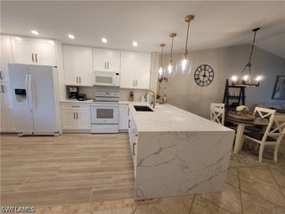 7761 Jewel LN 204, Naples, FL 34109