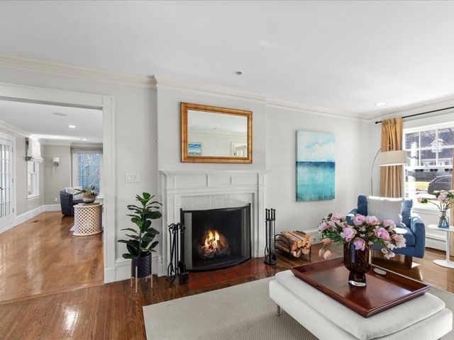 8 Tennyson Road, Wellesley, MA 02481