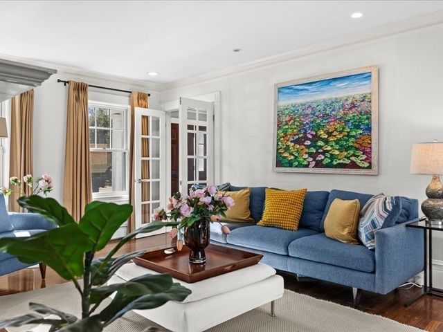 8 Tennyson Road, Wellesley, MA 02481