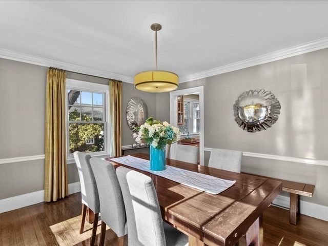 8 Tennyson Road, Wellesley, MA 02481