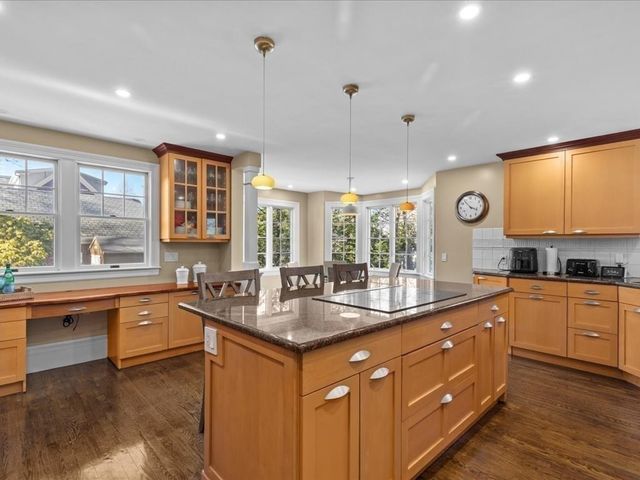 8 Tennyson Road, Wellesley, MA 02481