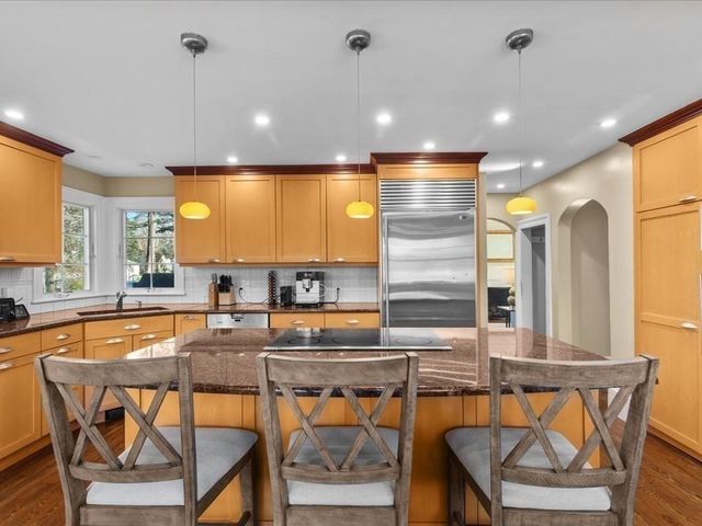 8 Tennyson Road, Wellesley, MA 02481