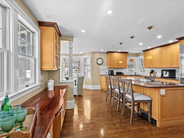 8 Tennyson Road, Wellesley, MA 02481