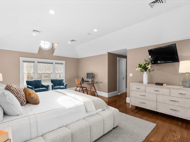 8 Tennyson Road, Wellesley, MA 02481