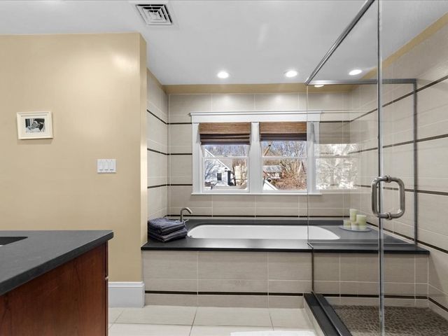 8 Tennyson Road, Wellesley, MA 02481