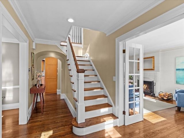 8 Tennyson Road, Wellesley, MA 02481