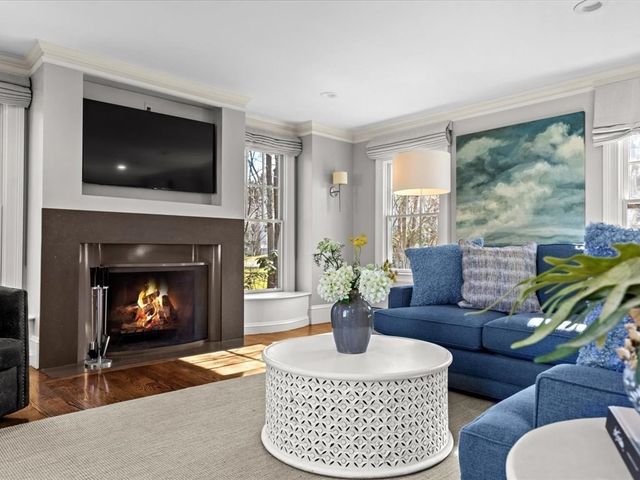 8 Tennyson Road, Wellesley, MA 02481