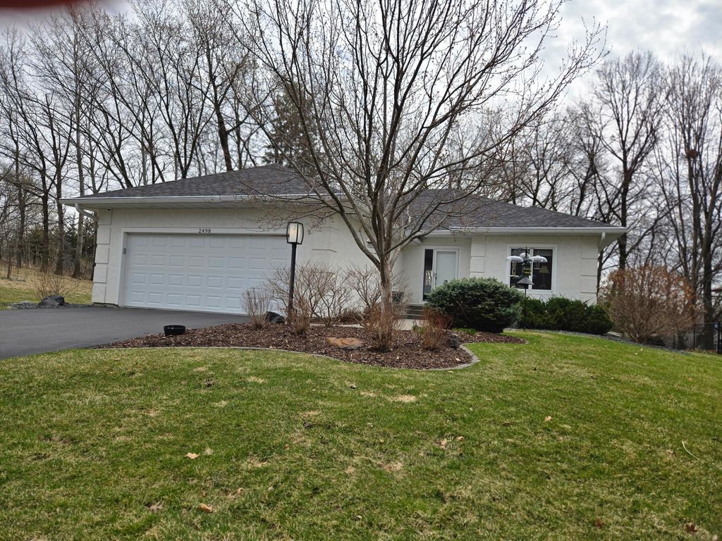 2498 Hillwood Drive E, Maplewood, MN 55119