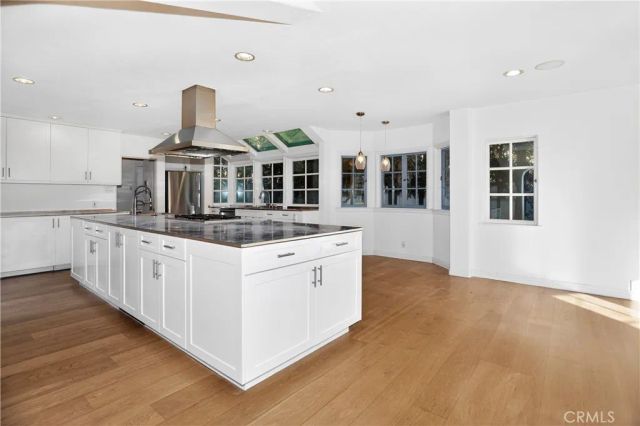 6211 Warner Drive, Los Angeles, CA 90048