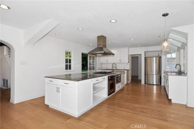 6211 Warner Drive, Los Angeles, CA 90048