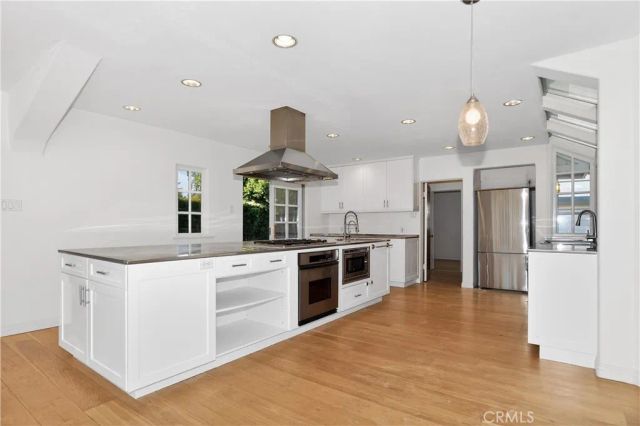 6211 Warner Drive, Los Angeles, CA 90048