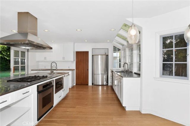 6211 Warner Drive, Los Angeles, CA 90048