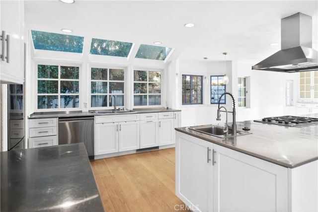 6211 Warner Drive, Los Angeles, CA 90048