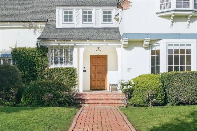 6211 Warner Drive, Los Angeles, CA 90048