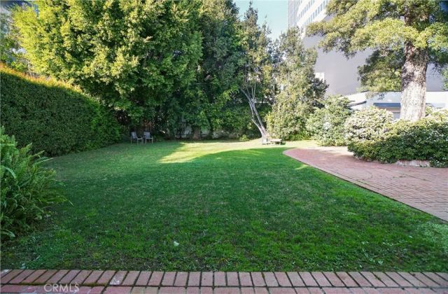 6211 Warner Drive, Los Angeles, CA 90048