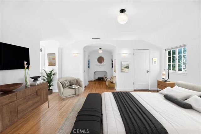 6211 Warner Drive, Los Angeles, CA 90048