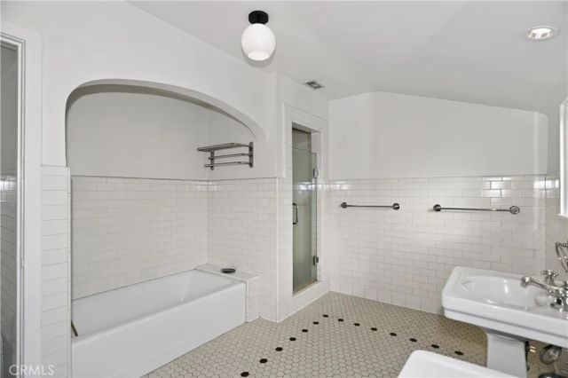 6211 Warner Drive, Los Angeles, CA 90048