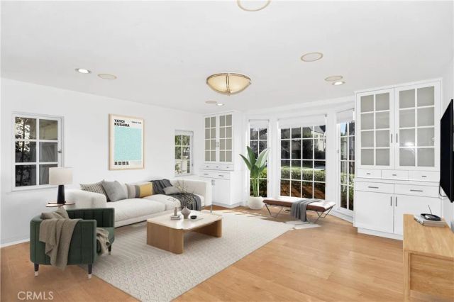 6211 Warner Drive, Los Angeles, CA 90048