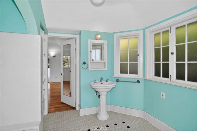 6211 Warner Drive, Los Angeles, CA 90048