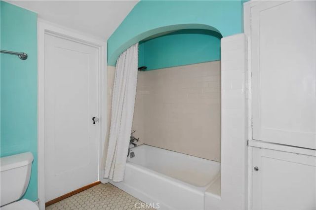 6211 Warner Drive, Los Angeles, CA 90048