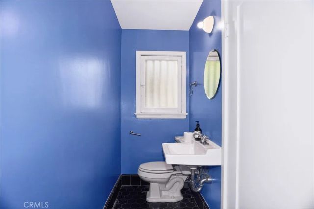 6211 Warner Drive, Los Angeles, CA 90048