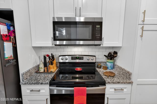 7800 POINT MEADOWS Drive 417, Jacksonville, FL 32256