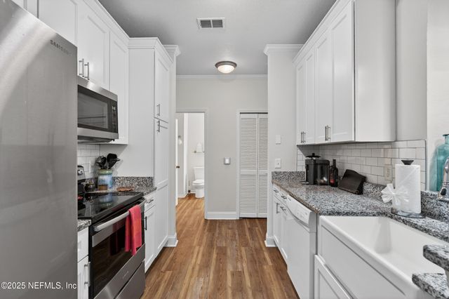 7800 POINT MEADOWS Drive 417, Jacksonville, FL 32256