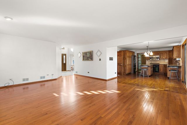 16221 Kingsport Road, Orland Park, IL 60467