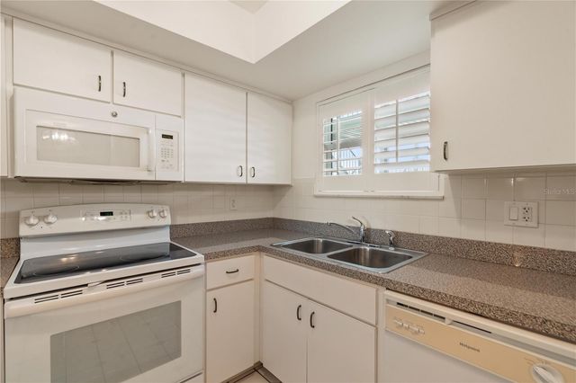 4452 GARNET DRIVE 202, New Port Richey, FL 34652