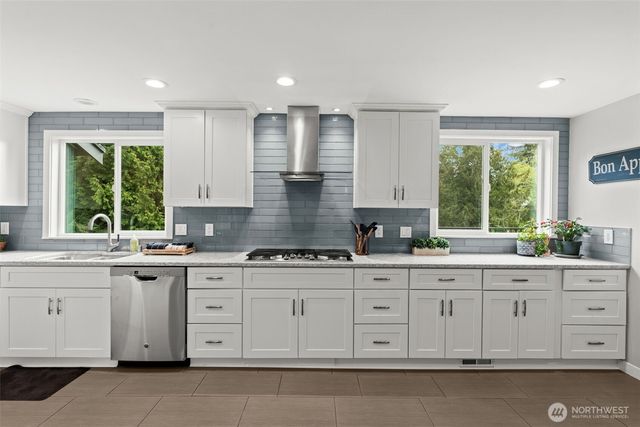 12915 Hallstrom Drive NW, Gig Harbor, WA 98332