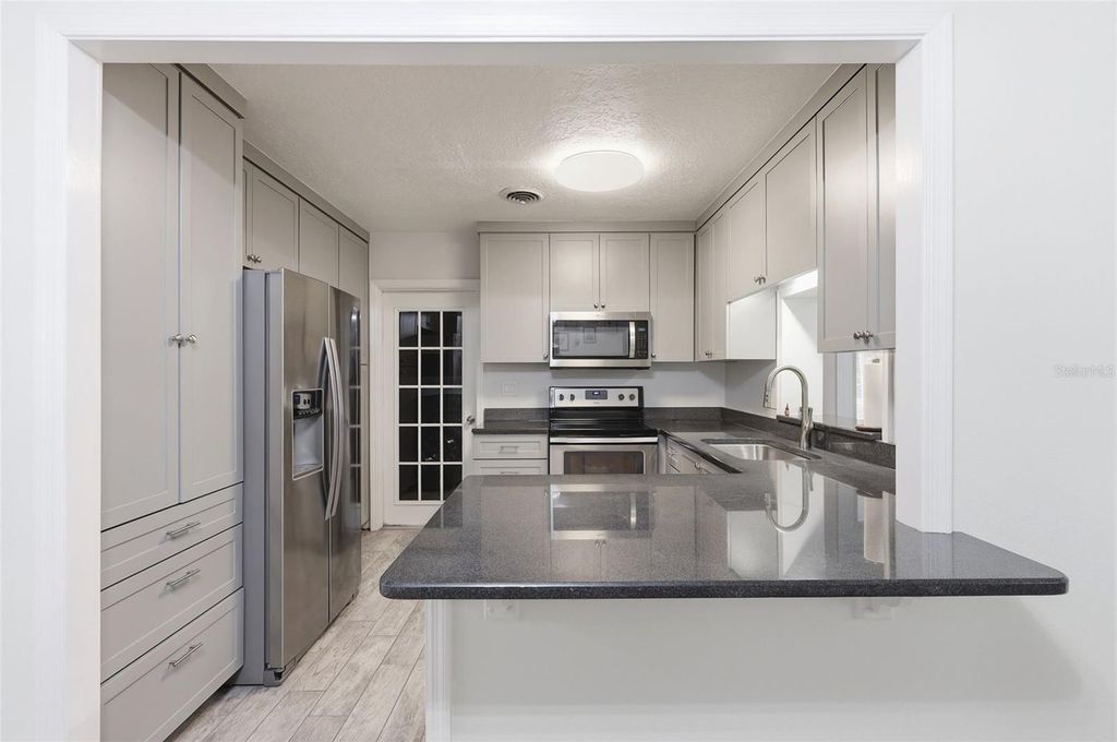 Image 11 of property listing at 1291 OXFORD ROAD, Maitland, FL 32751