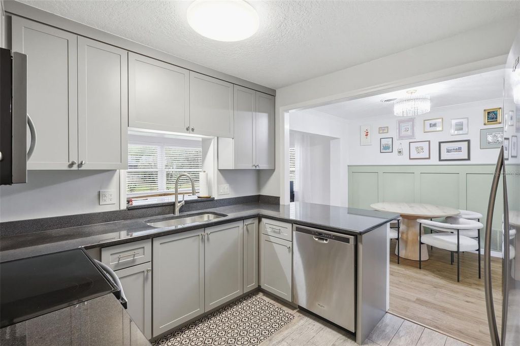 Image 13 of property listing at 1291 OXFORD ROAD, Maitland, FL 32751