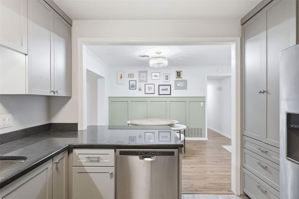 Image 15 of property listing at 1291 OXFORD ROAD, Maitland, FL 32751